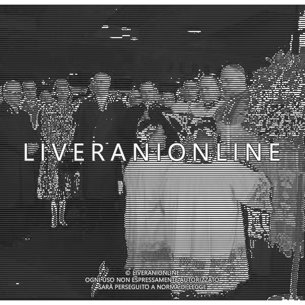 Visita del Presidente della Repubblica Giovanni Gronchi alla citta\' di Verona 06 agosto 1955 - RETROSPETTIVA nella foto al suo arrivo alla stazione di Verona con il treno presidenziale incontra il Vescovo di Verona, S.E. Mons. Giovanni Urbani ©ARCHIVIO / AGENZIA ALDO LIVERANI SAS