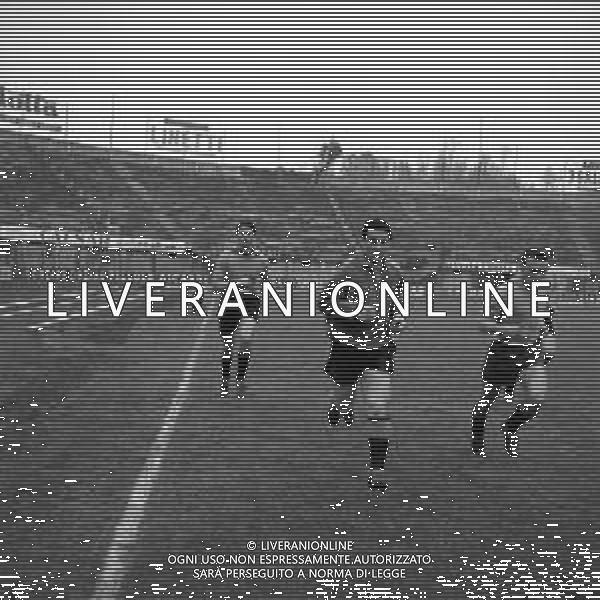 RADUNO E ALLENAMENTO DELLA NAZIONALE ITALIANA A BOLOGNA 1957 - RETROSPETTIVA NELLA FOTO ROBERTO LOVATI, LORENZO BUFFON E GIACOMO LOSI ©ARCHIVIO / AGENZIA ALDO LIVERANI SAS