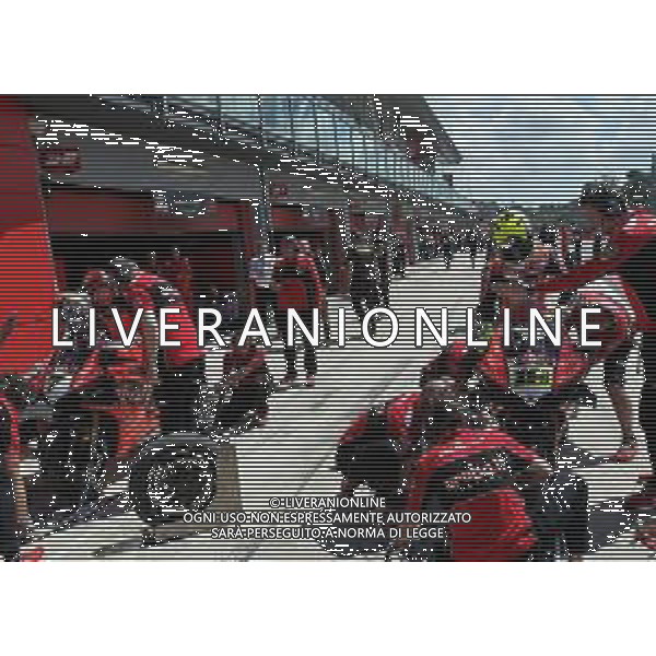 10-05-2019 -IMOLA AUTODROMO ENZO E DINO FERRARI SUPERBIKE PROVE NELLA FOTO CHAZ DAVIES E ALVARO BAUTISTA AI BOX FOTO GIANNI SANNA-AG ALDO LIVERANI SAS