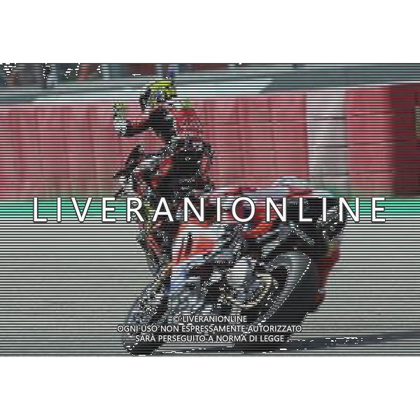 IMOLA VENERDI 10 MAGGIO SUPERBIKE PROVE NELLA FOTO ALVARO BAUTISTA SI SCUSA COL PILOTA DIETRO ©SANNA / AGENZIA ALDO LIVERANI SAS - SUPERBIKE PROVE SBK CIRCUITO IMOLA VENERDI 10 MAGGIO 2019