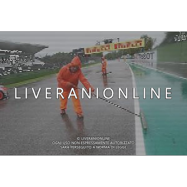 IMOLA 12 05 2019 SUPERBIKE GARA DUE ANNULLATA PER LA PIOGGIA NELLA FOTO SEGNALATORI PULISCONO LA PISTA DALL\'ACQUA ©SANNA / AGENZIA ALDO LIVERANI SAS