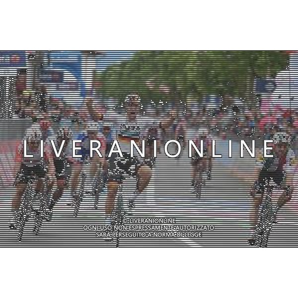 12-05-2019 Giro D\'italia; Tappa 02 Bologna - Fucecchio; 2019, Bora - Hansgrohe; 2019, Lotto - Soudal; 2019, Deceunick - Quickstep; Ackermann, Pascal; Ewan, Caleb; Viviani, Elia; Fucecchio; - ARRIVO E PODIO ©SIROTTI / AGENZIA ALDO LIVERANI SAS