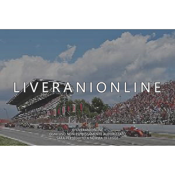 (L to R): Lewis Hamilton (GBR) Mercedes AMG F1 W10, Valtteri Bottas (FIN) Mercedes AMG F1 W10, and Sebastian Vettel (GER) Ferrari SF90, at the start of the race. 12.05.2019. Formula 1 World Championship, Rd 5, Spanish Grand Prix, Barcelona, Spain, Race Day. AG ALDO LIVERANI SAS-ONLY ITALY