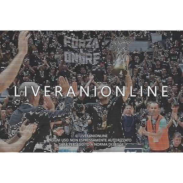 VIRTUS BOLOGNA - VARESE BASKET SERIE A1 12.05.2019 NELLA FOTO Pietro Aradori mostra la coppa campioni vinta in Champions ©OPTIMAFOTO / AGENZIA ALDO LIVERANI SAS