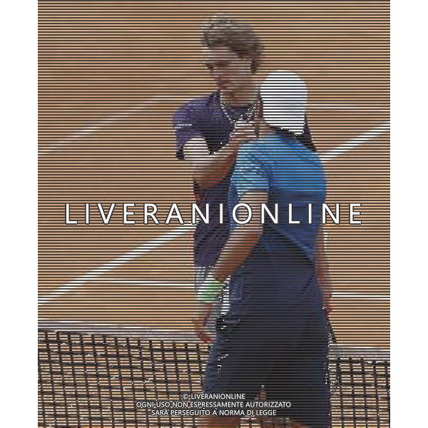 Roma 13/05/2019 - INTERNAZIONALI BNL D\' Italia 2019 - Alexander Zverev vs Matteo Berrettini - nella foto: delusione Alexander Zverev - stretta di mano con Matteo Berrettini ©Claudio Zamagni/Agenzia Aldo Liverani s.a.s. delusion of Alexander Zverev during the mens match between Alexander Zverev and Matteo Berrettini at the The Internazionali BNL d\'Italia 2019 at Foro Italico on May 14, 2019 in Rome, Italy. / AGENZIA ALDO LIVERANI SAS