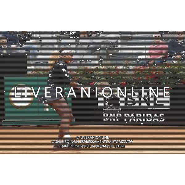Roma 13/05/2019 - INTERNAZIONALI BNL D\' Italia 2019 - Serena Williams vs Rebecca Peterson nella foto: Serena Williams ©Claudio Zamagni/Agenzia Aldo Liverani s.a.s. Serena Williams in action during the Woman Singles match between Serena Williams and Rebecca Peterson at the The Internazionali BNL d\'Italia 2019 at Foro Italico on May 13, 2015 in Rome, Italy. / AGENZIA ALDO LIVERANI SAS