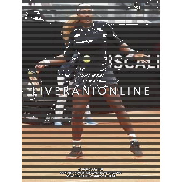 Roma 13/05/2019 - INTERNAZIONALI BNL D\' Italia 2019 - Serena Williams vs Rebecca Peterson nella foto: Serena Williams ©Claudio Zamagni/Agenzia Aldo Liverani s.a.s. Serena Williams in action during the Woman Singles match between Serena Williams and Rebecca Peterson at the The Internazionali BNL d\'Italia 2019 at Foro Italico on May 13, 2015 in Rome, Italy. / AGENZIA ALDO LIVERANI SAS