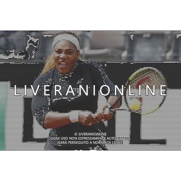 Roma 13/05/2019 - INTERNAZIONALI BNL D\' Italia 2019 - Serena Williams vs Rebecca Peterson nella foto: Serena Williams ©Claudio Zamagni/Agenzia Aldo Liverani s.a.s. Serena Williams in action during the Woman Singles match between Serena Williams and Rebecca Peterson at the The Internazionali BNL d\'Italia 2019 at Foro Italico on May 13, 2015 in Rome, Italy. / AGENZIA ALDO LIVERANI SAS