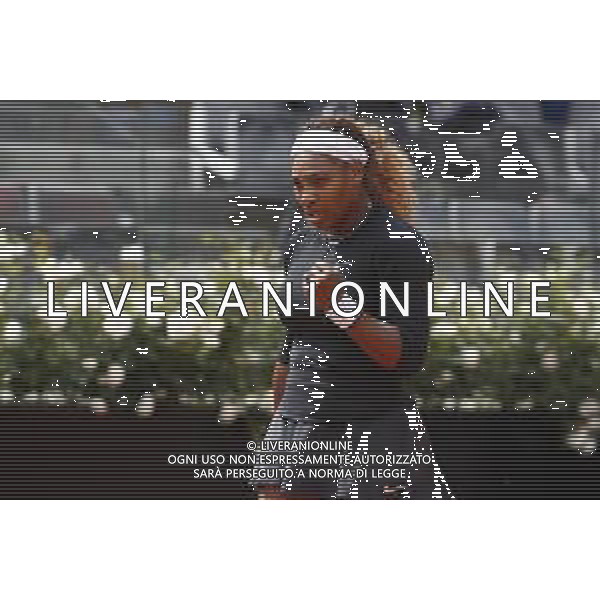 Roma 13/05/2019 - INTERNAZIONALI BNL D\' Italia 2019 - Serena Williams vs Rebecca Peterson nella foto: Serena Williams ©Claudio Zamagni/Agenzia Aldo Liverani s.a.s. Serena Williams in action during the Woman Singles match between Serena Williams and Rebecca Peterson at the The Internazionali BNL d\'Italia 2019 at Foro Italico on May 13, 2015 in Rome, Italy. / AGENZIA ALDO LIVERANI SAS