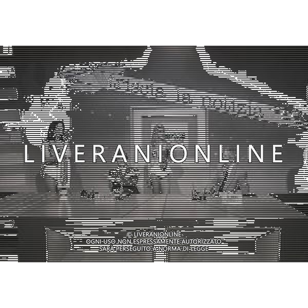 TRASMISSIONE TELEVISIVA STRISCIA LA NOTIZIA NELLA FOTO EZIO GREGGIO E PISU RAFFEALE AG ALDO LIVERANI SAS