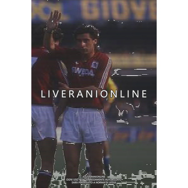 RETROSPETTIVA MASSIMO CRIPPA CALCIATORE NELLA FOTO MASSIMO CRIPPA CON LA MAGLIA DEL TORINO CALCIO 1987-1988 AG ALDO LIVERANI SAS