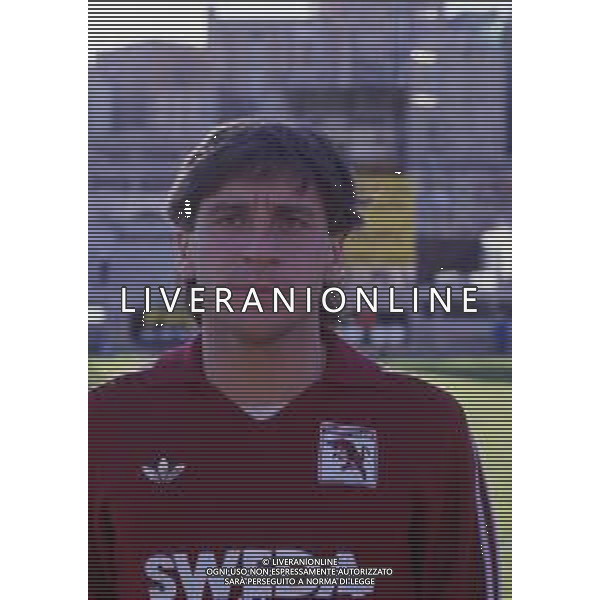 RETROSPETTIVA MASSIMO CRIPPA CALCIATORE NELLA FOTO MASSIMO CRIPPA CON LA MAGLIA DEL TORINO CALCIO 1987-1988 AG ALDO LIVERANI SAS
