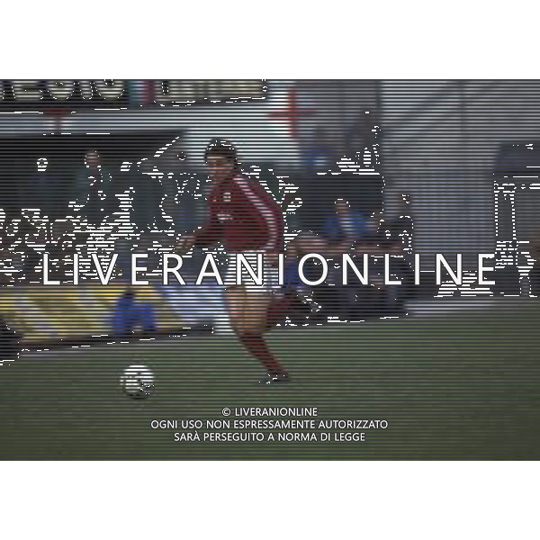 RETROSPETTIVA MASSIMO CRIPPA CALCIATORE NELLA FOTO MASSIMO CRIPPA CON LA MAGLIA DEL TORINO CALCIO 1987-1988 AG ALDO LIVERANI SAS