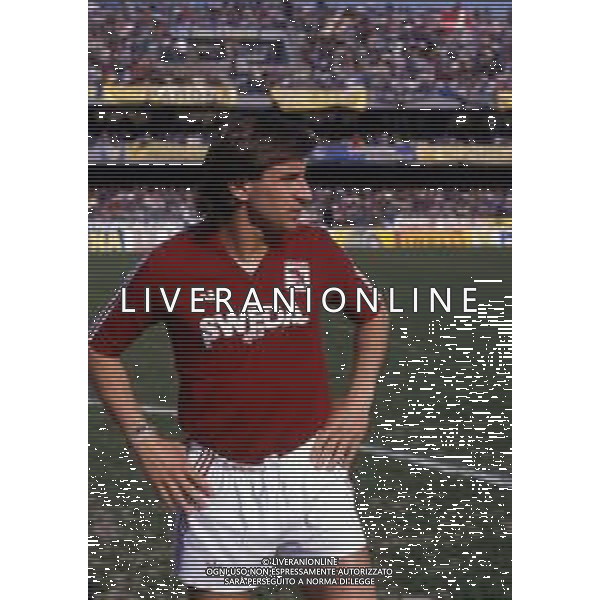 RETROSPETTIVA MASSIMO CRIPPA CALCIATORE NELLA FOTO MASSIMO CRIPPA CON LA MAGLIA DEL TORINO CALCIO 1987-1988 AG ALDO LIVERANI SAS