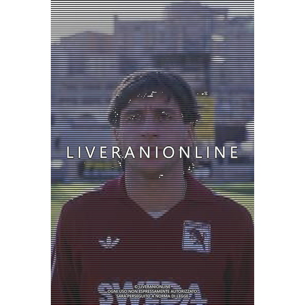RETROSPETTIVA MASSIMO CRIPPA CALCIATORE NELLA FOTO MASSIMO CRIPPA CON LA MAGLIA DEL TORINO CALCIO 1987-1988 AG ALDO LIVERANI SAS