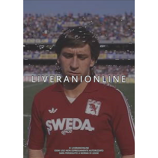 RETROSPETTIVA MASSIMO CRIPPA CALCIATORE NELLA FOTO MASSIMO CRIPPA CON LA MAGLIA DEL TORINO CALCIO 1987-1988 AG ALDO LIVERANI SAS