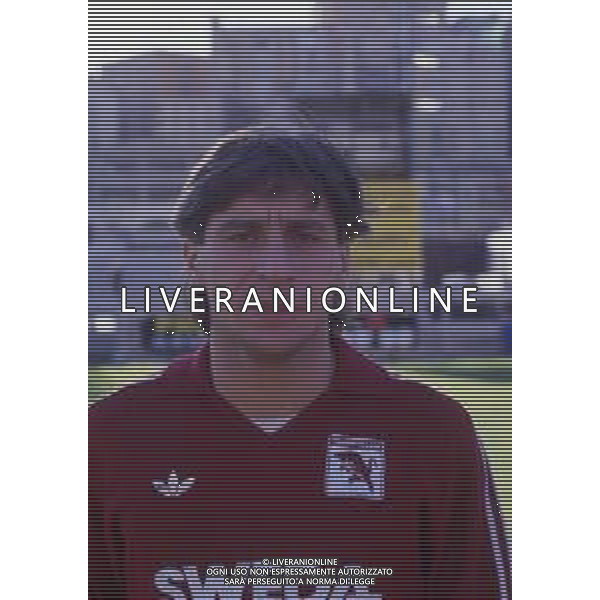RETROSPETTIVA MASSIMO CRIPPA CALCIATORE NELLA FOTO MASSIMO CRIPPA CON LA MAGLIA DEL TORINO CALCIO 1987-1988 AG ALDO LIVERANI SAS