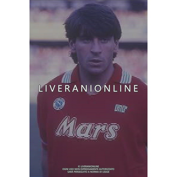 RETROSPETTIVA MASSIMO CRIPPA CALCIATORE NELLA FOTO MASSIMO CRIPPA CON LA MAGLIA DEL NAPOLI CALCIO 1988-1989 AG ALDO LIVERANI SAS