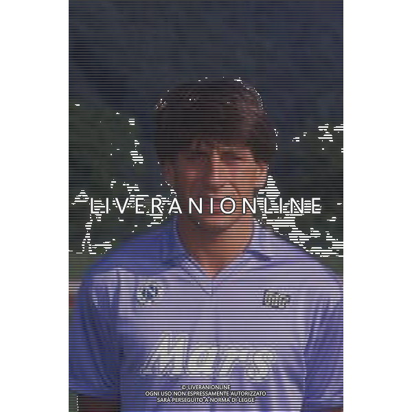 RETROSPETTIVA MASSIMO CRIPPA CALCIATORE NELLA FOTO MASSIMO CRIPPA CON LA MAGLIA DEL NAPOLI CALCIO 1988-1989 AG ALDO LIVERANI SAS