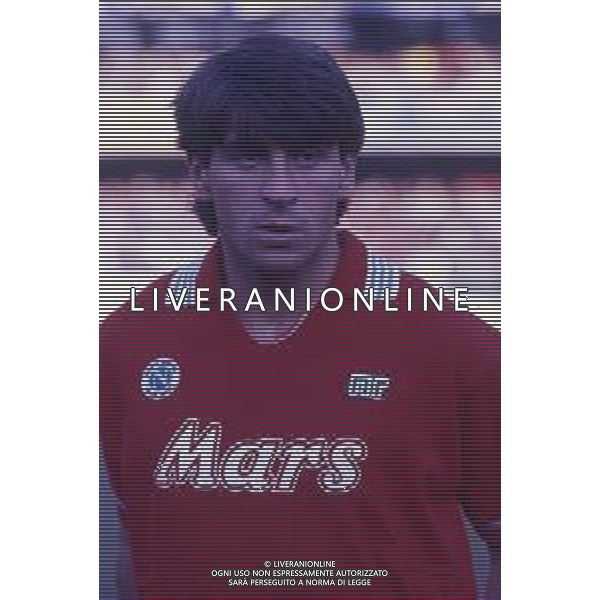 RETROSPETTIVA MASSIMO CRIPPA CALCIATORE NELLA FOTO MASSIMO CRIPPA CON LA MAGLIA DEL NAPOLI CALCIO 1989-1990 AG ALDO LIVERANI SAS