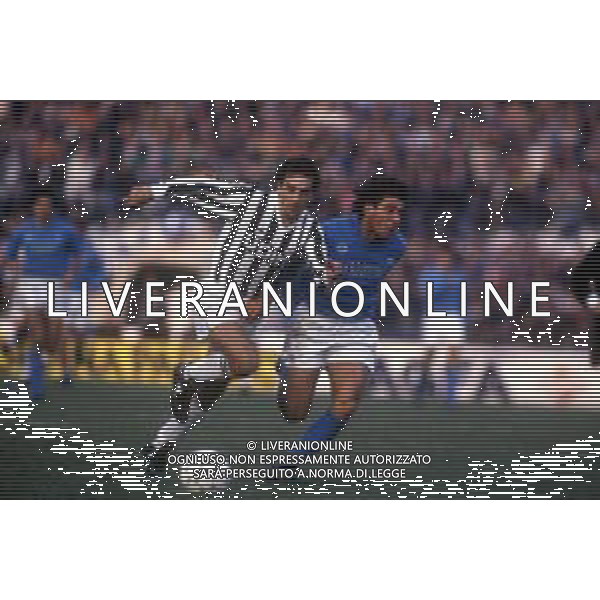 RETROSPETTIVA MASSIMO CRIPPA CALCIATORE NELLA FOTO MASSIMO CRIPPA E DANIELE FORTUNATO IN JUVENTUS NAPOLI 1989-1990 AG ALDO LIVERANI SAS