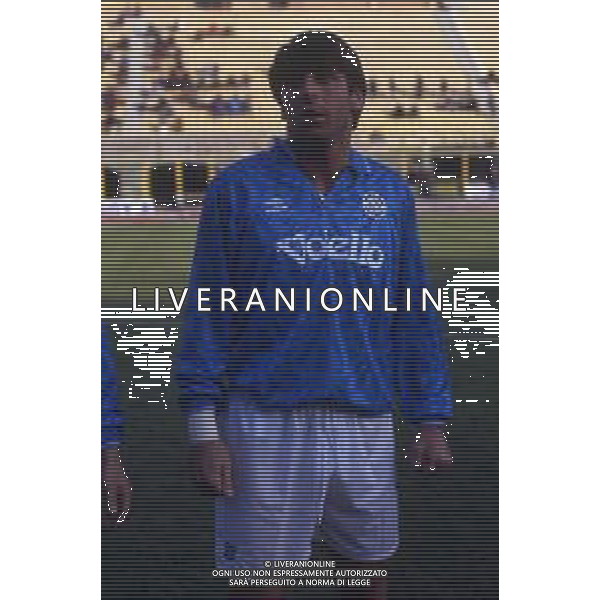 RETROSPETTIVA MASSIMO CRIPPA CALCIATORE NELLA FOTO MASSIMO CRIPPA CON LA MAGLIA DEL NAPOLI CALCIO 1991-1992 AG ALDO LIVERANI SAS