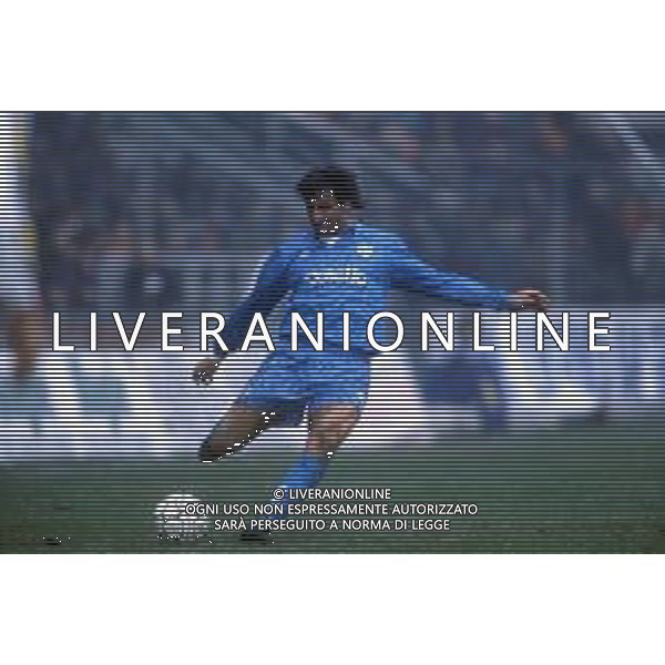 RETROSPETTIVA MASSIMO CRIPPA CALCIATORE NELLA FOTO MASSIMO CRIPPA CON LA MAGLIA DEL NAPOLI CALCIO 1992-1993 AG ALDO LIVERANI SAS