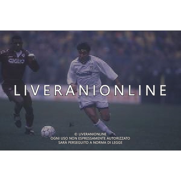 RETROSPETTIVA MASSIMO CRIPPA CALCIATORE NELLA FOTO MASSIMO CRIPPA CON LA MAGLIA DEL PARMA CALCIO 1994-1995 E SUNDAY OLISEH AG ALDO LIVERANI SAS