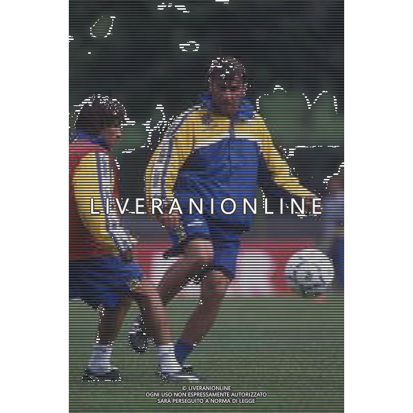 RETROSPETTIVA MASSIMO CRIPPA CALCIATORE NELLA FOTO MASSIMO CRIPPA CON LA MAGLIA DEL PARMA CALCIO 1997-1998 AG ALDO LIVERANI SAS
