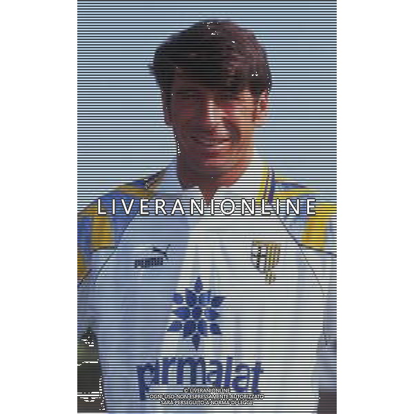 RETROSPETTIVA MASSIMO CRIPPA CALCIATORE NELLA FOTO MASSIMO CRIPPA CON LA MAGLIA DEL PARMA CALCIO 1997-1998 AG ALDO LIVERANI SAS