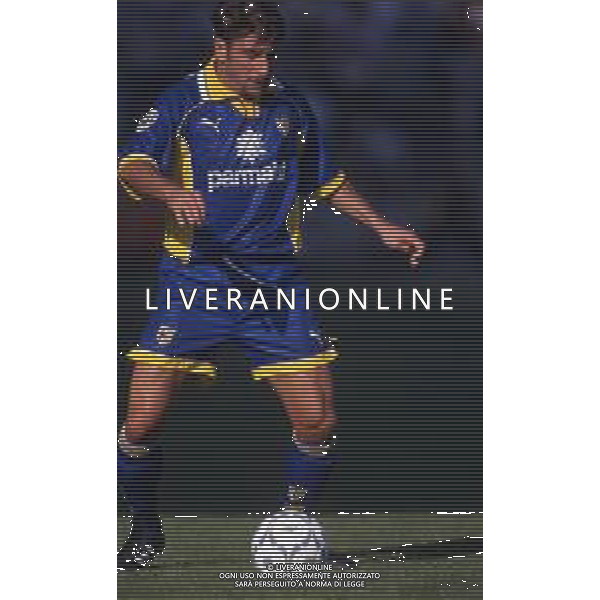 RETROSPETTIVA MASSIMO CRIPPA CALCIATORE NELLA FOTO MASSIMO CRIPPA CON LA MAGLIA DEL PARMA CALCIO 1997-1998 AG ALDO LIVERANI SAS