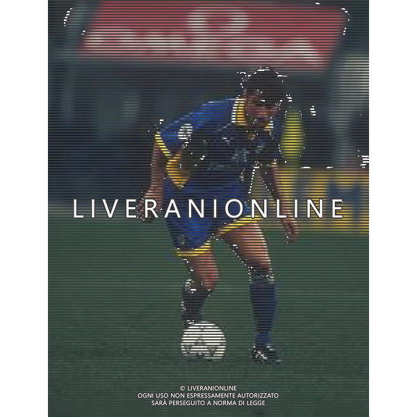 RETROSPETTIVA MASSIMO CRIPPA CALCIATORE NELLA FOTO MASSIMO CRIPPA CON LA MAGLIA DEL PARMA CALCIO 1997-1998 AG ALDO LIVERANI SAS