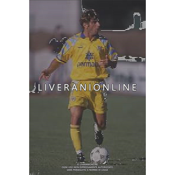 RETROSPETTIVA MASSIMO CRIPPA CALCIATORE NELLA FOTO MASSIMO CRIPPA CON LA MAGLIA DEL PARMA CALCIO 1997-1998 AG ALDO LIVERANI SAS