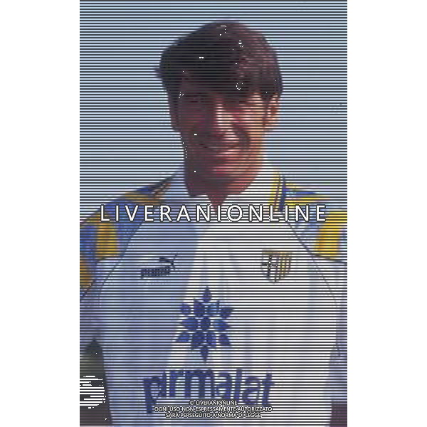 RETROSPETTIVA MASSIMO CRIPPA CALCIATORE NELLA FOTO MASSIMO CRIPPA CON LA MAGLIA DEL PARMA CALCIO 1997-1998 AG ALDO LIVERANI SAS