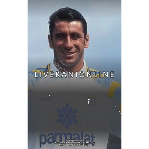 RETROSPETTIVA MASSIMO CRIPPA CALCIATORE NELLA FOTO MASSIMO CRIPPA CON LA MAGLIA DEL PARMA CALCIO AG ALDO LIVERANI SAS