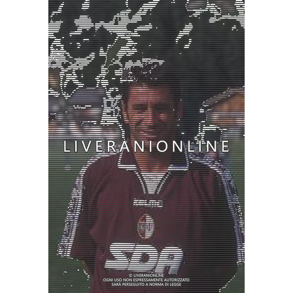 RETROSPETTIVA MASSIMO CRIPPA CALCIATORE NELLA FOTO MASSIMO CRIPPA CON LA MAGLIA DEL TORINO CALCIO AG ALDO LIVERANI SAS