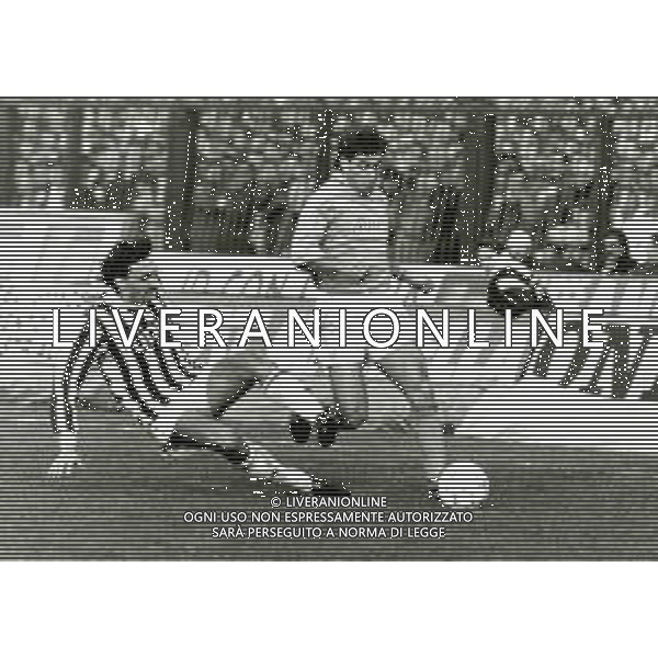 RETROSPETTIVA MASSIMO CRIPPA CALCIATORE NELLA FOTO MASSIMO CRIPPA CON LA MAGLIA DEL NAPOLI CALCIO AG ALDO LIVERANI SAS
