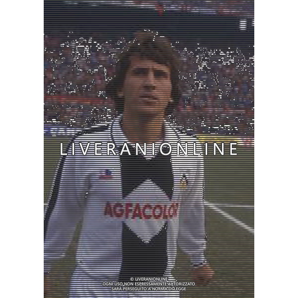 RETROSPETTIVA ZICO PSEUDONIMO DI ARTHUR ANTUNES COIMBRA CALCIATORE NELLA FOTO ZICO PSEUDONIMO DI ARTHUR ANTUNES COIMBRA CON LA MAGLIA DELL\'UDINESE CALCIO AG ALDO LIVERANI SAS