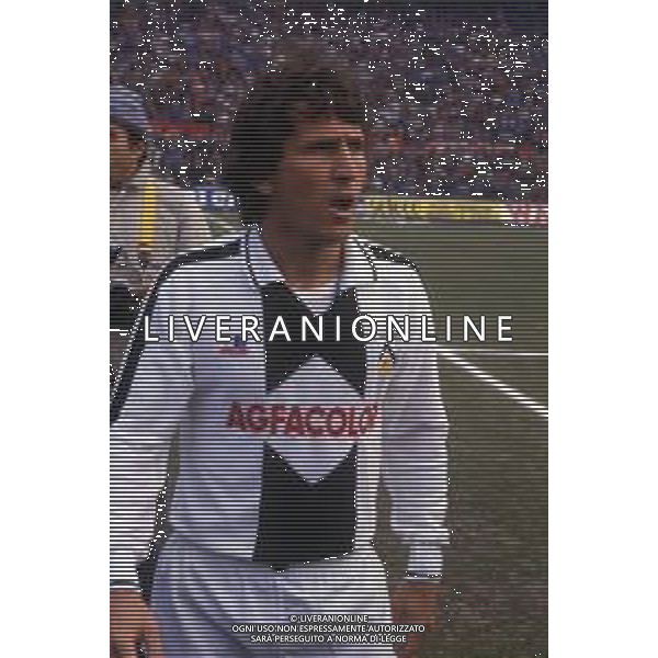 RETROSPETTIVA ZICO PSEUDONIMO DI ARTHUR ANTUNES COIMBRA CALCIATORE NELLA FOTO ZICO PSEUDONIMO DI ARTHUR ANTUNES COIMBRA CON LA MAGLIA DELL\'UDINESE CALCIO AG ALDO LIVERANI SAS