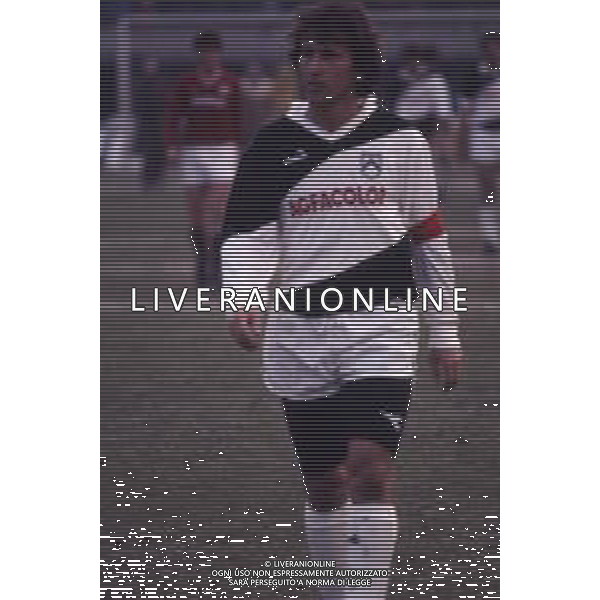 RETROSPETTIVA ZICO PSEUDONIMO DI ARTHUR ANTUNES COIMBRA CALCIATORE NELLA FOTO ZICO PSEUDONIMO DI ARTHUR ANTUNES COIMBRA CON LA MAGLIA DELL\'UDINESE CALCIO AG ALDO LIVERANI SAS