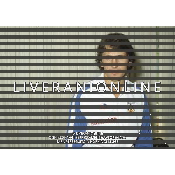 RETROSPETTIVA ZICO PSEUDONIMO DI ARTHUR ANTUNES COIMBRA CALCIATORE NELLA FOTO ZICO PSEUDONIMO DI ARTHUR ANTUNES COIMBRA IL GIORNO DEL SUO ARRIVO AG ALDO LIVERANI SAS