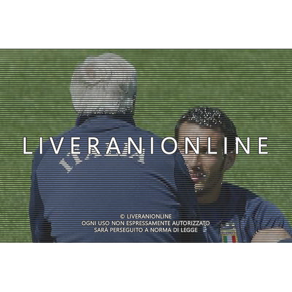 Coverciano 31/05/2005 Raduno e Allenamento della Nazionale Italiana Calcio nella foto marcello lippi con gianluca zambrotta ph gianni nucci/agenzia aldo liverani