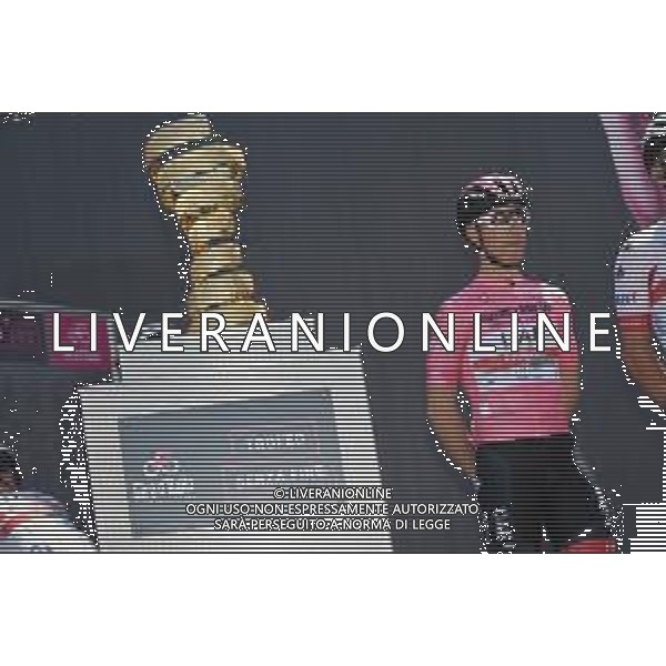 17-05-2019 Giro D\'italia; Tappa 07 Vasto - L\'aquila; 2019, Uae - Emirates; Conti, Valerio; Vasto; con la coppa - trofeo ©SIROTTI / AGENZIA ALDO LIVERANI SAS