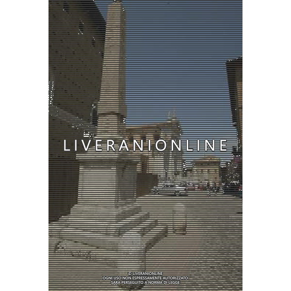Paesaggi: Piazza Ducale, duomo, e Stele Egizia Urbino citta - PU Marche ifc-ag aldo liverani