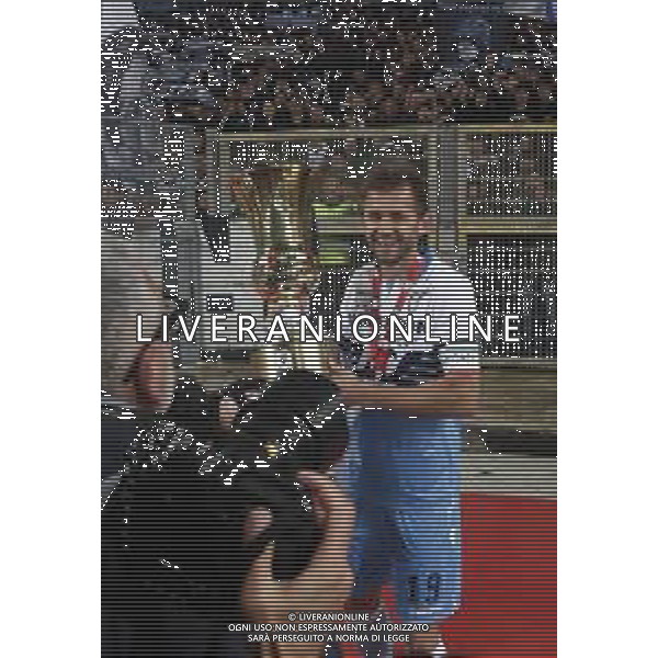 Atalanta - Lazio Finale di Coppa Italia 2019 TIM CUP 15/05/2019 - nella foto: esultanza finale Lulic Senad (s.s.lazio)con la coppa ©Claudio Zamagni/Agenzia Aldo Liverani final exultation of Lulic Senad (s.s.lazio) with the trophy during Italian TIM CUP final match between Atalanta and Lazio at Rome Olympic Stadium on May 15 2019 photo credit by Claudio Zamagni/Aldo Liverani Photo Agency