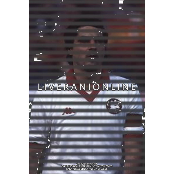 RETROSPETTIVA AGOSTINO DI BARTOLOMEI CALCIATORE 1983-84 NELLA FOTO AGOSTINO DI BARTOLOMEI CON LA MAGLIA DELLA ROMA CALCIO AG ALDO LIVERANI SAS