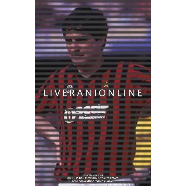 RETROSPETTIVA AGOSTINO DI BARTOLOMEI CALCIATORE 1985-86 NELLA FOTO AGOSTINO DI BARTOLOMEI CON LA MAGLIA DEL MILAN CALCIO AG ALDO LIVERANI SAS