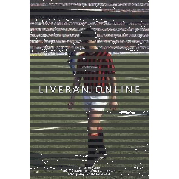 RETROSPETTIVA AGOSTINO DI BARTOLOMEI CALCIATORE 1985-86 NELLA FOTO AGOSTINO DI BARTOLOMEI CON LA MAGLIA DEL MILAN CALCIO AG ALDO LIVERANI SAS