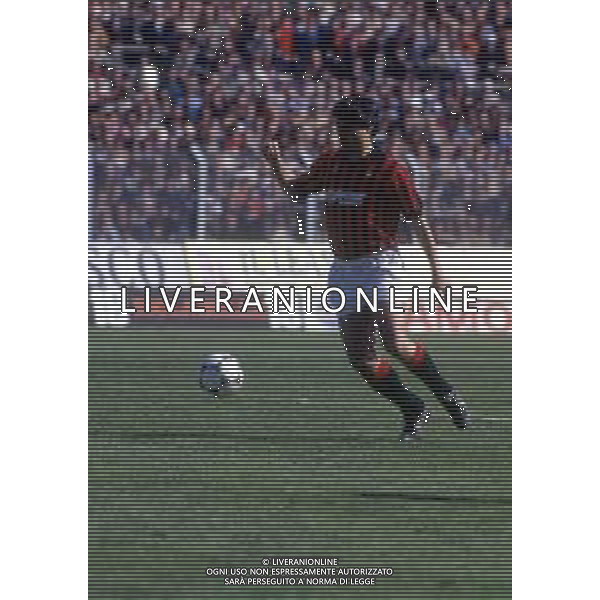 RETROSPETTIVA AGOSTINO DI BARTOLOMEI CALCIATORE 1985-86 NELLA FOTO AGOSTINO DI BARTOLOMEI CON LA MAGLIA DEL MILAN CALCIO AG ALDO LIVERANI SAS