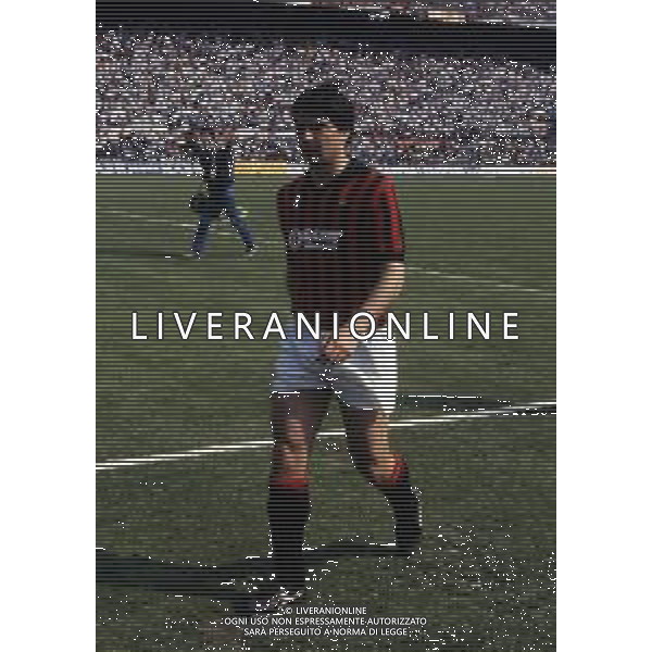 RETROSPETTIVA AGOSTINO DI BARTOLOMEI CALCIATORE 1985-86 NELLA FOTO AGOSTINO DI BARTOLOMEI CON LA MAGLIA DEL MILAN CALCIO AG ALDO LIVERANI SAS